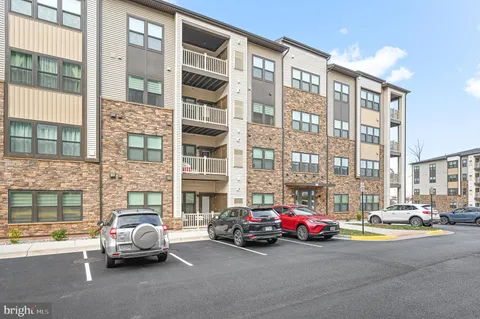 $485,000 | 46294 Mount Milstead Terrace, Unit 303, Sterling, VA 20164