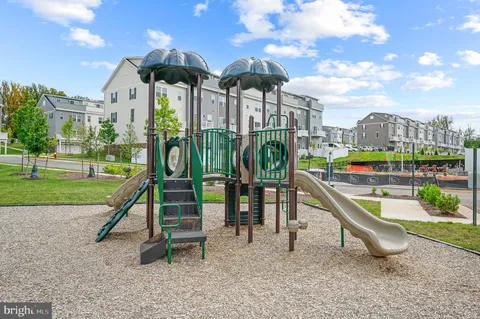 $485,000 | 46294 Mount Milstead Terrace, Unit 303, Sterling, VA 20164