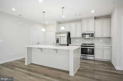 $485,000 | 46294 Mount Milstead Terrace, Unit 303, Sterling, VA 20164