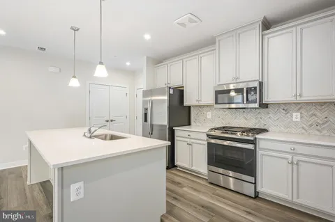 $485,000 | 46294 Mount Milstead Terrace, Unit 303, Sterling, VA 20164