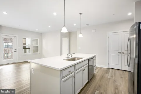 $485,000 | 46294 Mount Milstead Terrace, Unit 303, Sterling, VA 20164