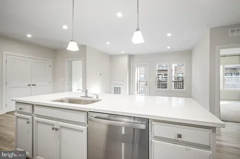 $485,000 | 46294 Mount Milstead Terrace, Unit 303, Sterling, VA 20164