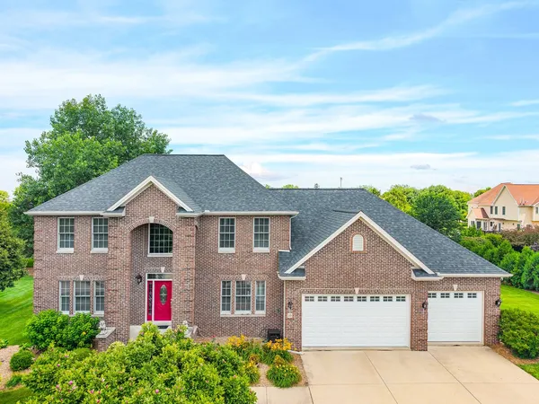 $599,900 | 10 Cloverhill Circle, Bloomington, IL 61705