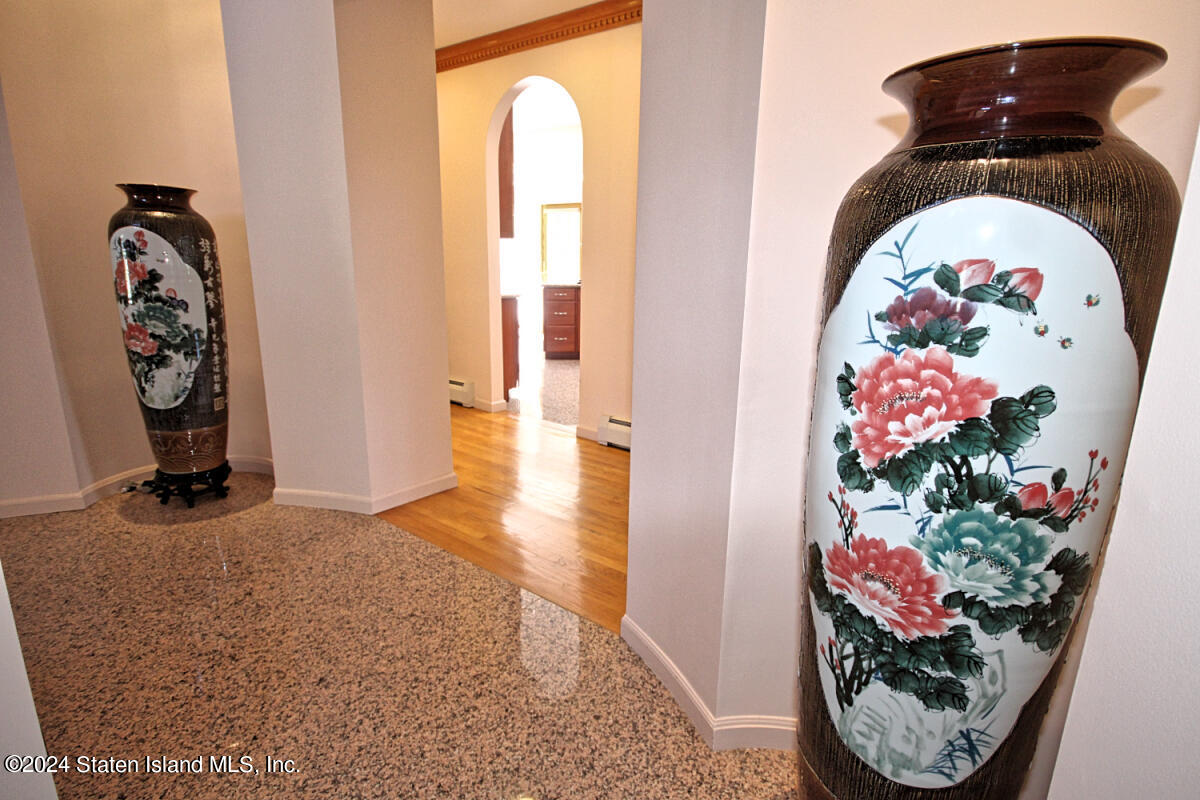 40 Charter Oak Road Staten Island, NY 10304 - Photo 16 of 56 Hallway