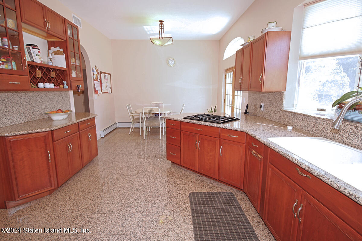 40 Charter Oak Road Staten Island, NY 10304 - Photo 20 of 56 Kitchen