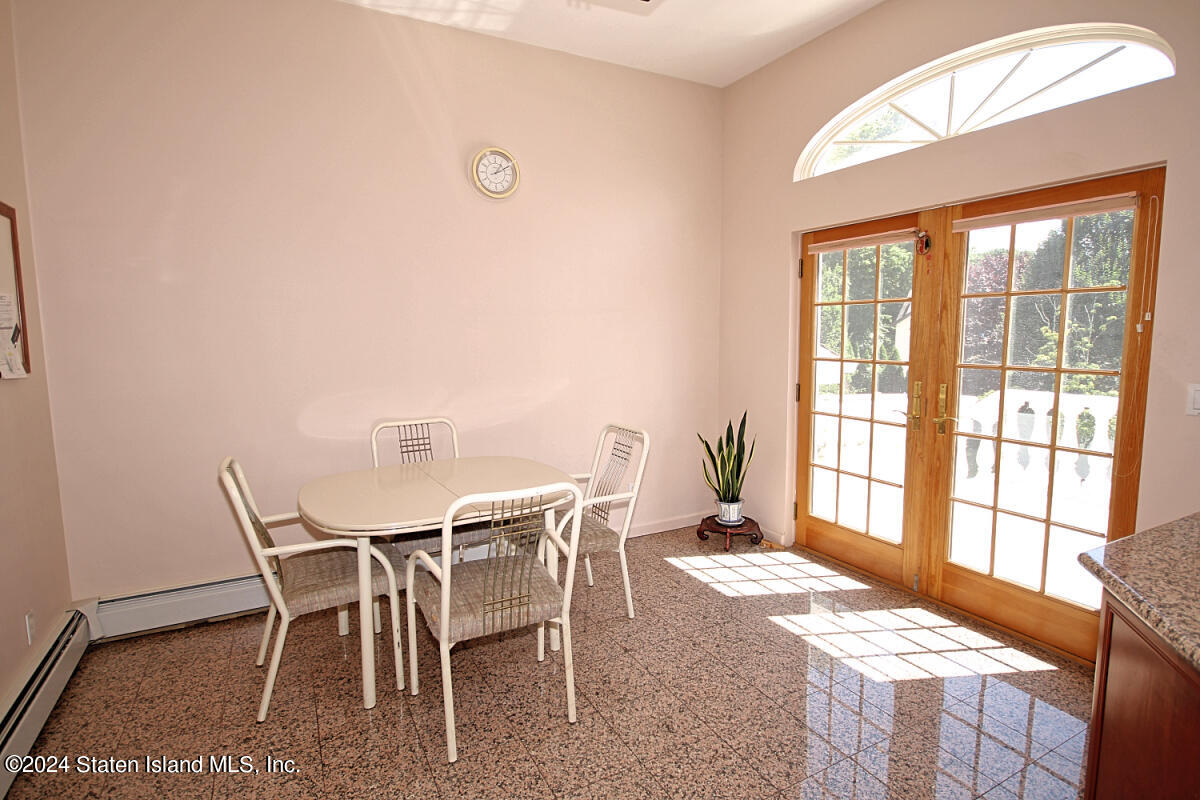 40 Charter Oak Road Staten Island, NY 10304 - Photo 21 of 56 Kitchen