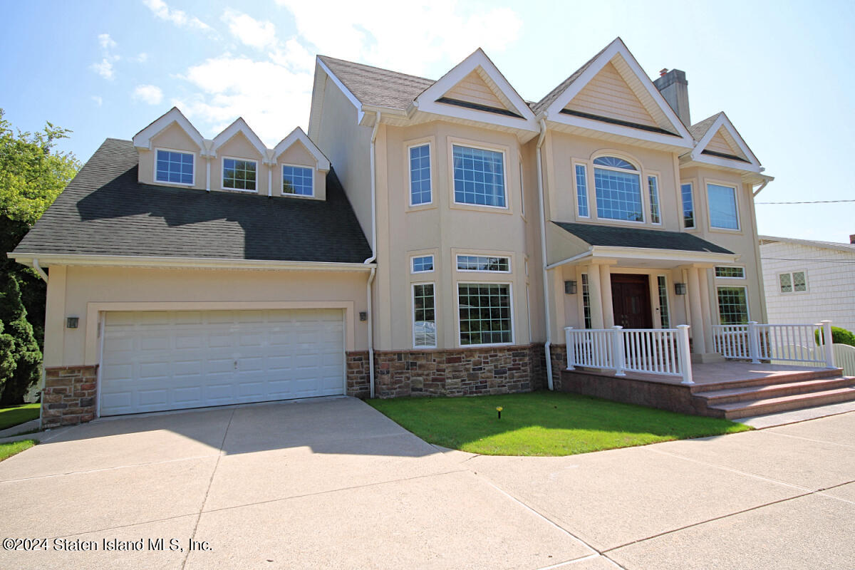 40 Charter Oak Road Staten Island, NY 10304 - Photo 3 of 56 Welcome to 40 Charter Oak Road!