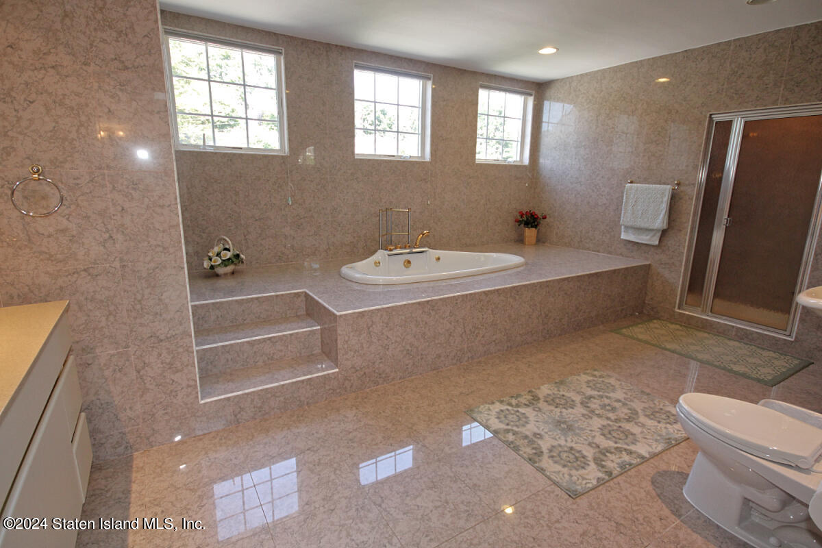 40 Charter Oak Road Staten Island, NY 10304 - Photo 32 of 56 Master Bathroom