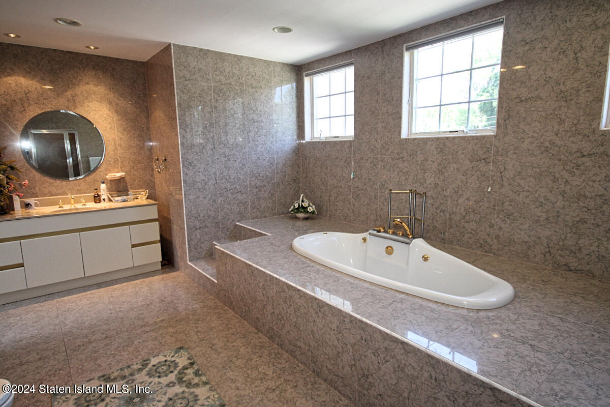 40 Charter Oak Road Staten Island, NY 10304 - Photo 33 of 56 Master Bathroom