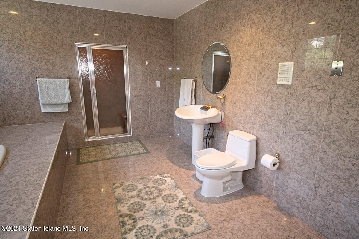 40 Charter Oak Road Staten Island, NY 10304 - Photo 34 of 56 Master Bathroom