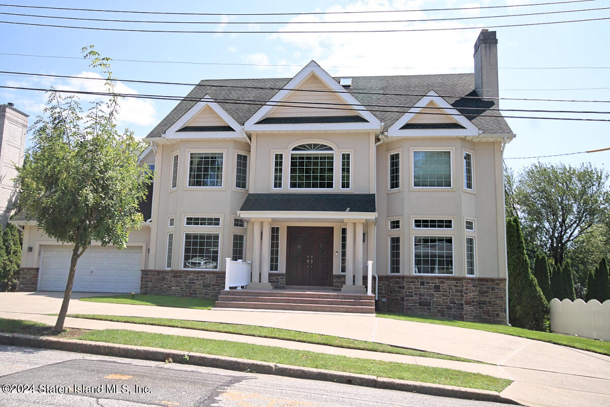 40 Charter Oak Road Staten Island, NY 10304 - Photo 4 of 56 Welcome to 40 Charter Oak Road!