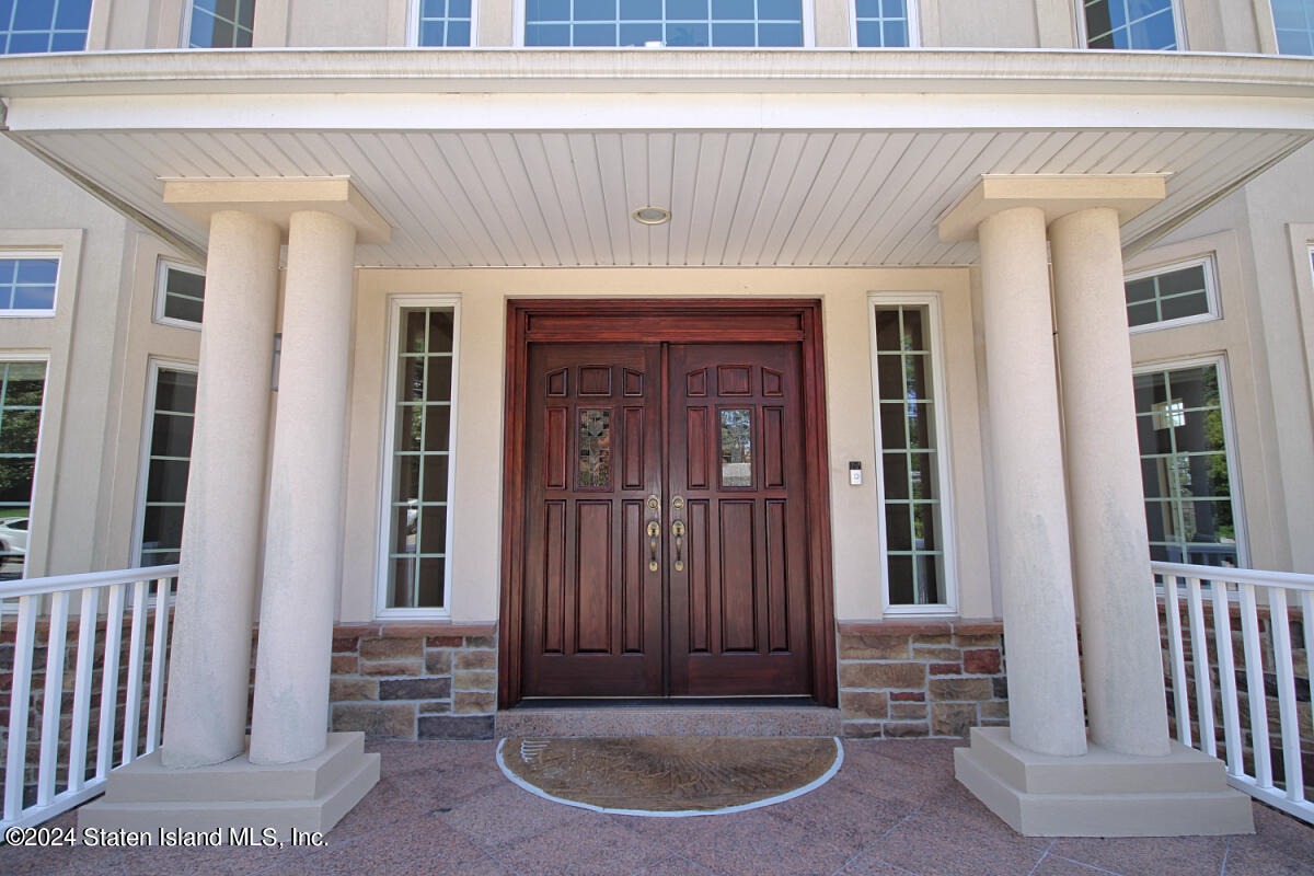 40 Charter Oak Road Staten Island, NY 10304 - Photo 5 of 56 Entryway