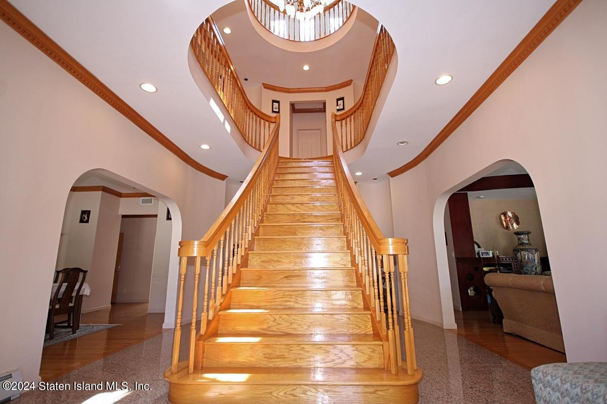 40 Charter Oak Road Staten Island, NY 10304 - Photo 7 of 56 Staircase