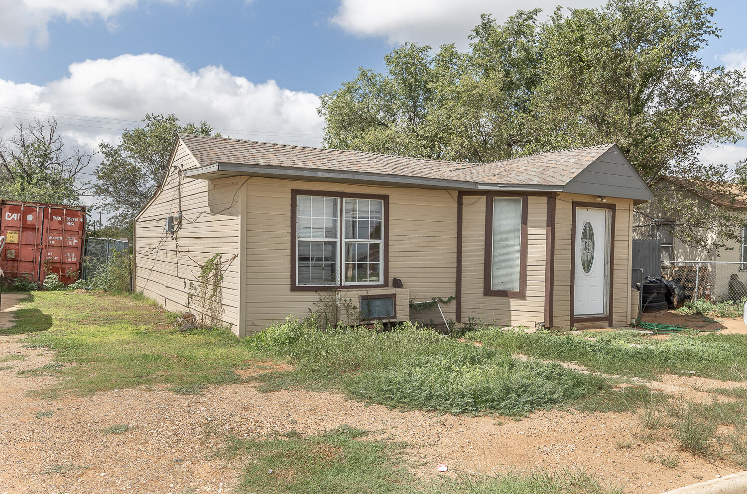 521 46th Street Lubbock, TX 79404 - Photo 10 of 10 a front view of a house with garden