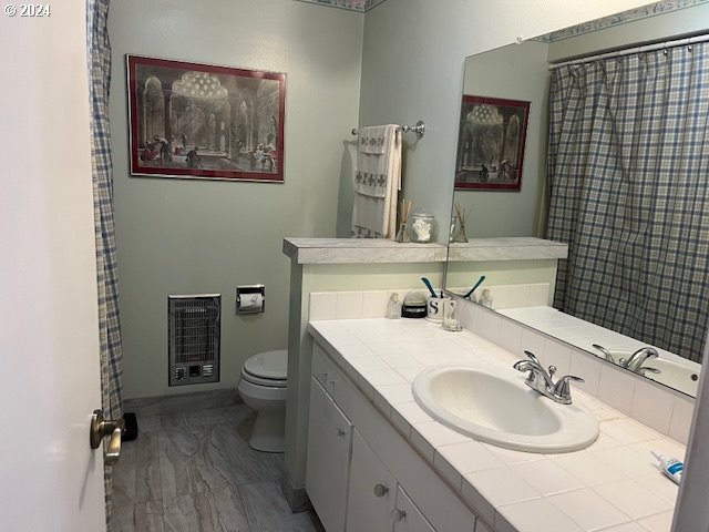 4460 Southwest Scholls Ferry Road, Unit 9A Portland, OR 97225 - Photo 18 of 34 Bathroom