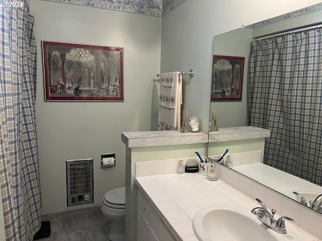 4460 Southwest Scholls Ferry Road, Unit 9A Portland, OR 97225 - Photo 19 of 34 Bathroom