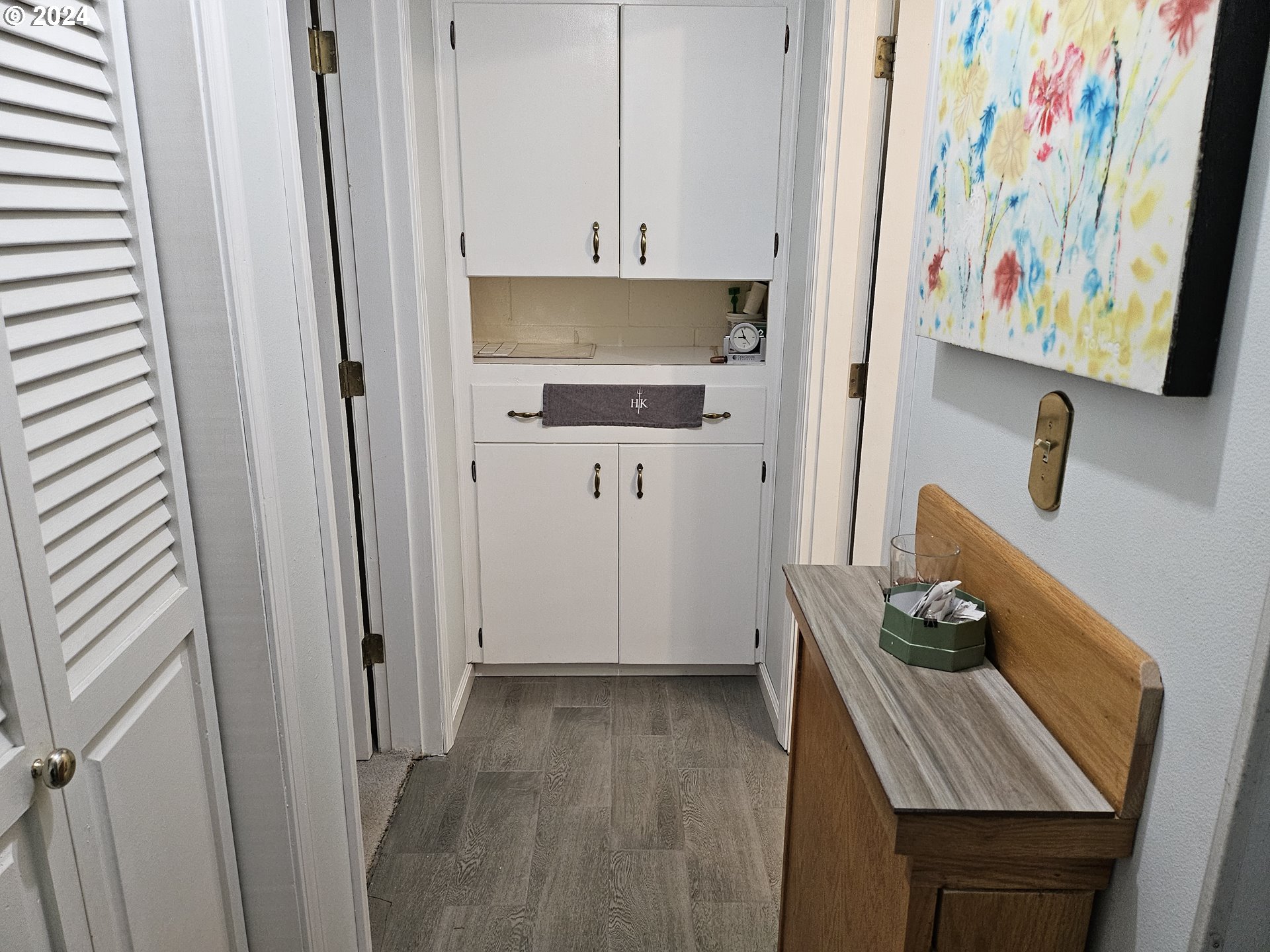 4460 Southwest Scholls Ferry Road, Unit 9A Portland, OR 97225 - Photo 27 of 34 Hallway