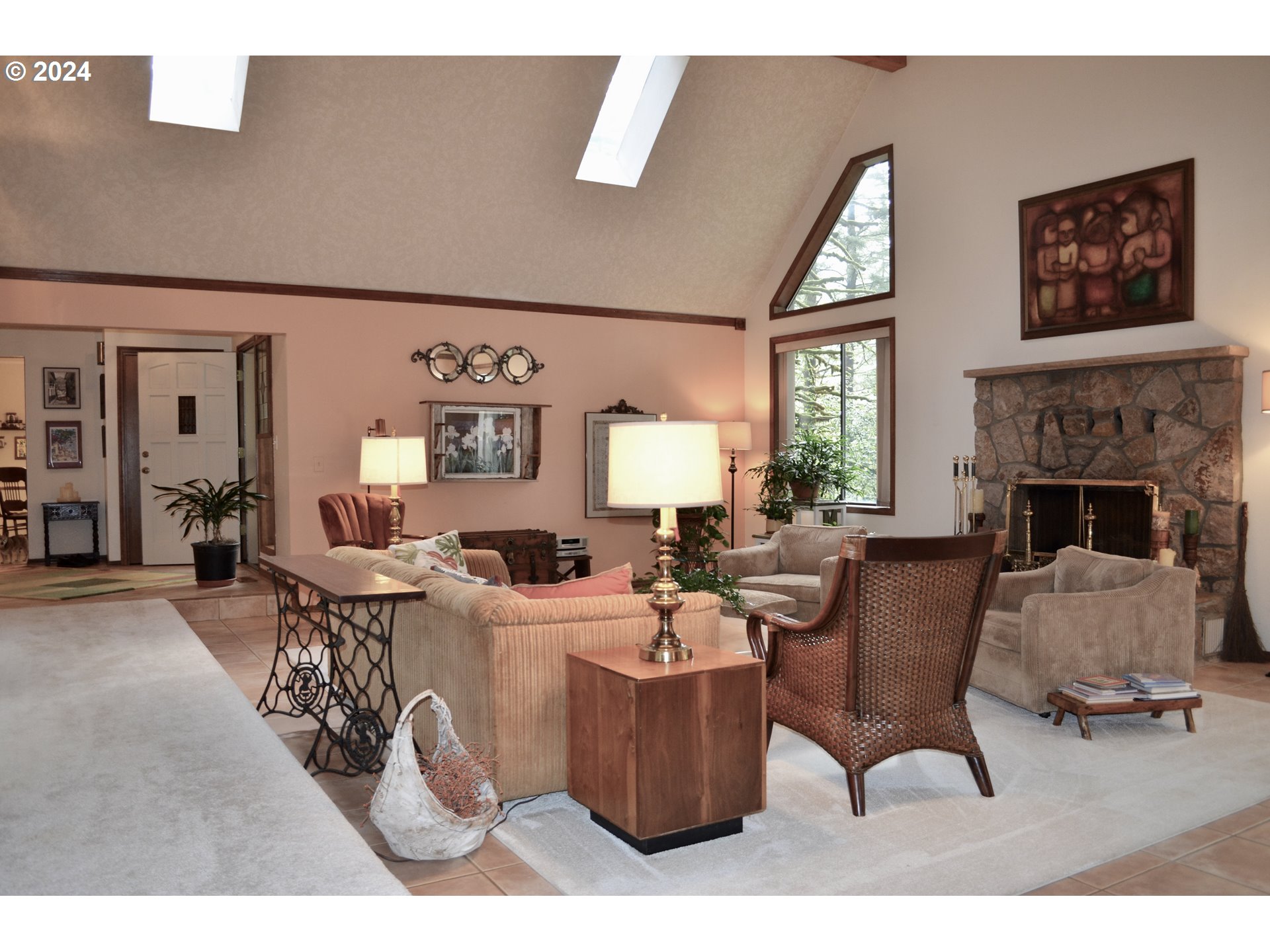 4000 Northeast Matney Road Camas, WA 98607 - Photo 16 of 42 Living Room