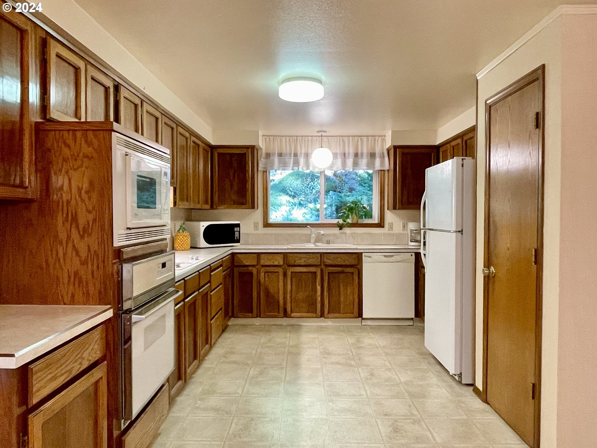 4000 Northeast Matney Road Camas, WA 98607 - Photo 17 of 42 Kitchen