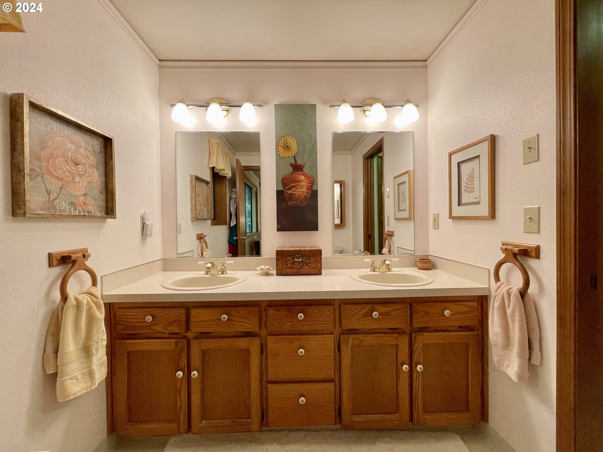 4000 Northeast Matney Road Camas, WA 98607 - Photo 25 of 42 Owner's Suite Bathroom