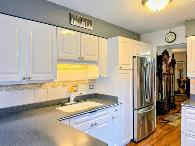 $305,000 | 7624 Arquilla Drive, Unit 1A, Palos Heights, IL 60463