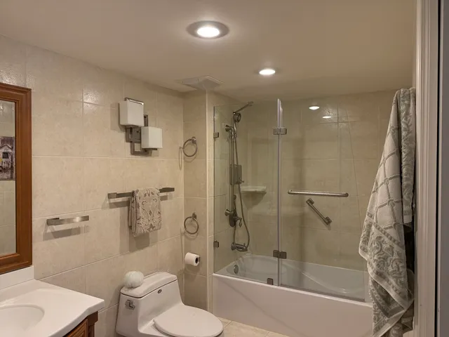 $305,000 | 7624 Arquilla Drive, Unit 1A, Palos Heights, IL 60463