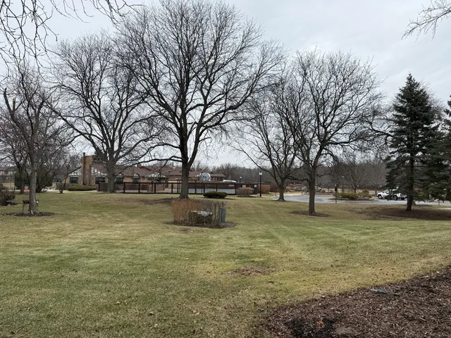 $305,000 | 7624 Arquilla Drive, Unit 1A, Palos Heights, IL 60463