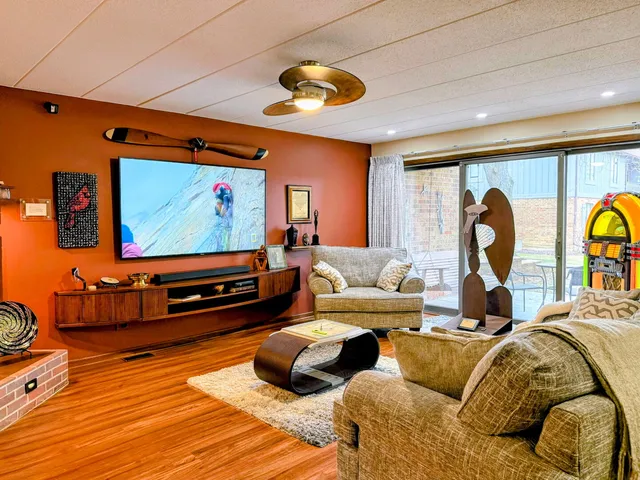 $305,000 | 7624 Arquilla Drive, Unit 1A, Palos Heights, IL 60463