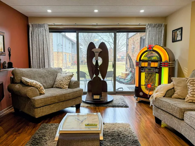 $305,000 | 7624 Arquilla Drive, Unit 1A, Palos Heights, IL 60463