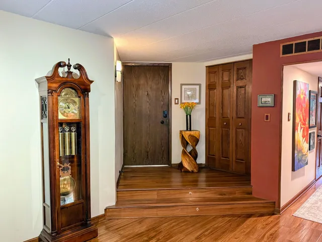 $305,000 | 7624 Arquilla Drive, Unit 1A, Palos Heights, IL 60463