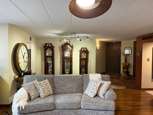 $305,000 | 7624 Arquilla Drive, Unit 1A, Palos Heights, IL 60463