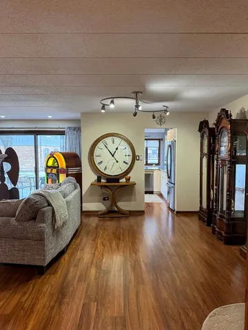 $305,000 | 7624 Arquilla Drive, Unit 1A, Palos Heights, IL 60463