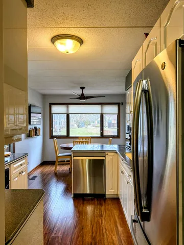 $305,000 | 7624 Arquilla Drive, Unit 1A, Palos Heights, IL 60463