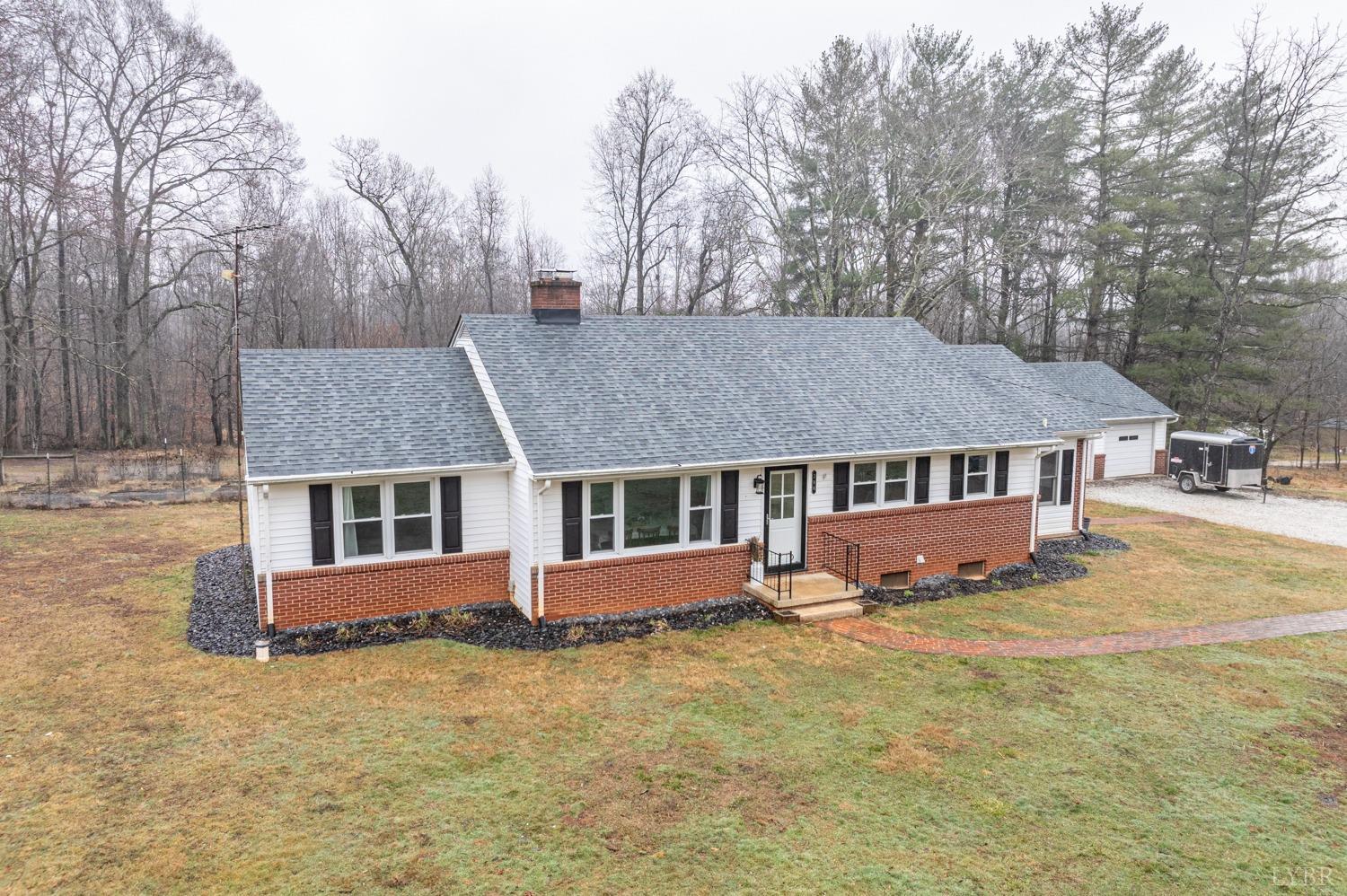 286 Flat Woods Road Amherst, VA 24521 - Photo 3 of 58 front view of a house with a yard