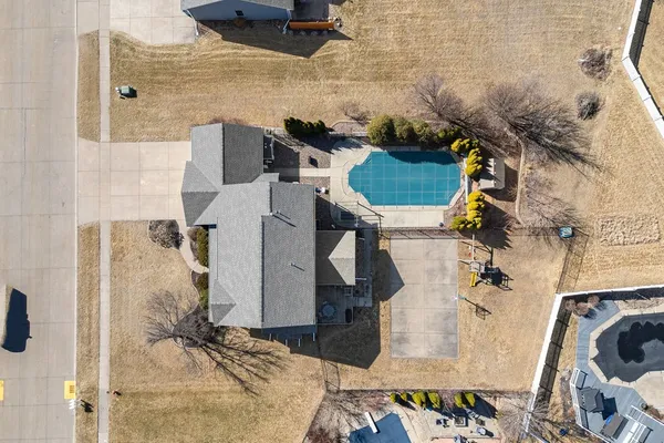 $589,900 | 408 Tombergs Drive, Eldridge, IA 52748