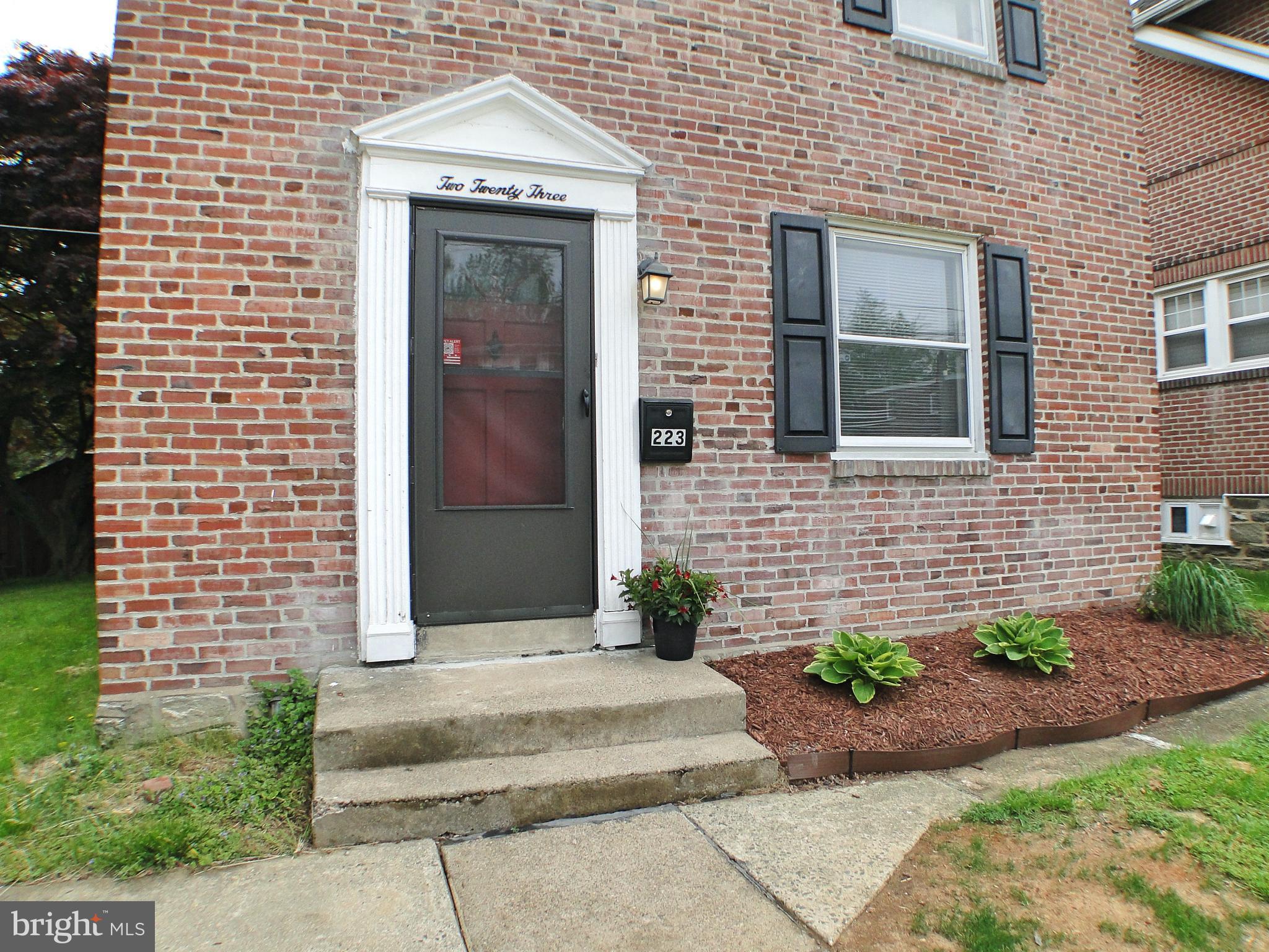 223 East Avon Road Brookhaven, PA 19015 - Photo 2 of 28 Gallery Image 2