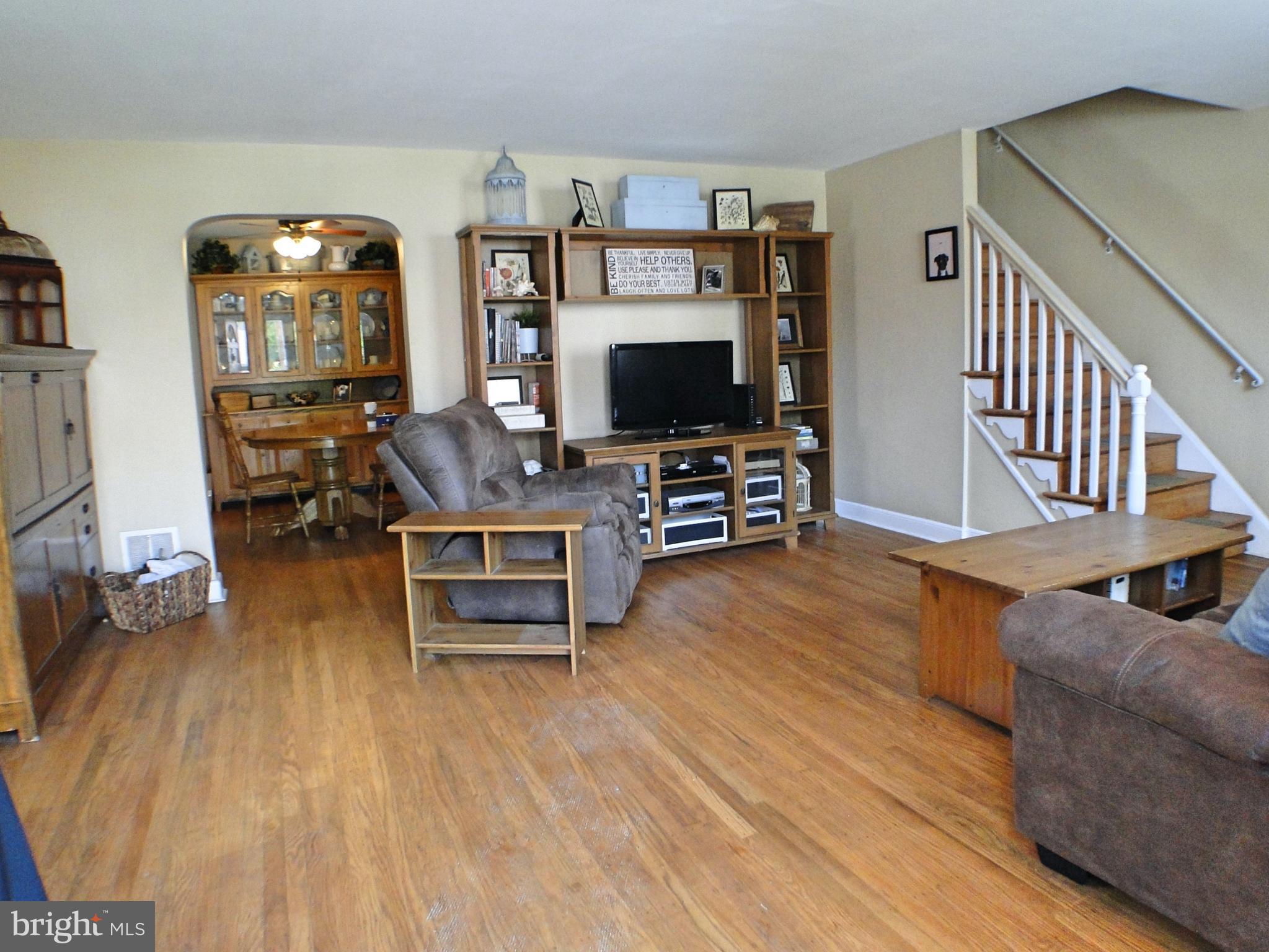 223 East Avon Road Brookhaven, PA 19015 - Photo 3 of 28 Gallery Image 3