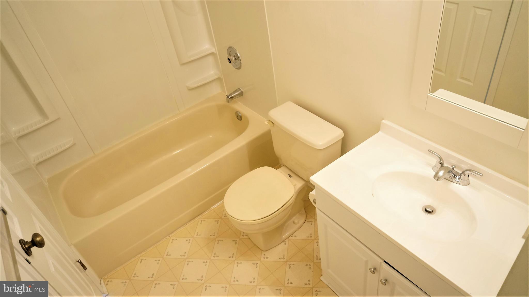 1672 Bayfield Way Reston, VA 20194 - Photo 17 of 30 Bath (Master)