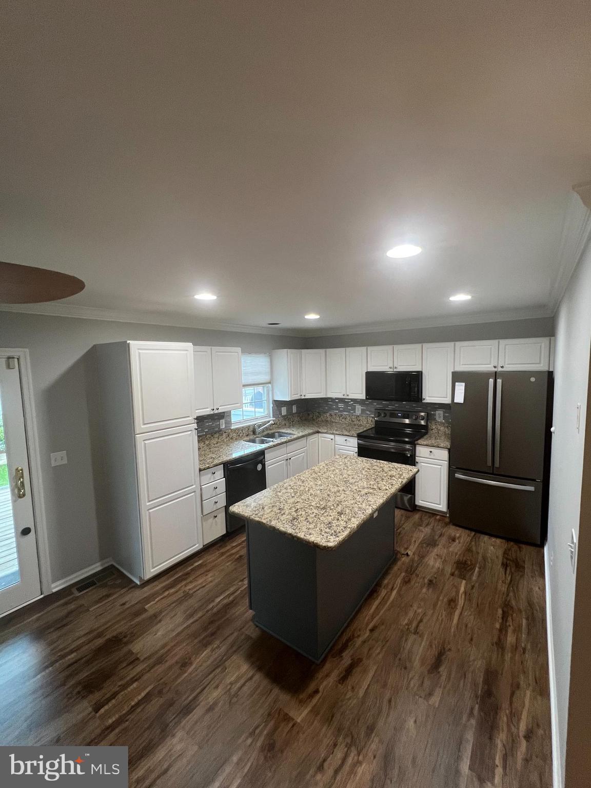 20419 Charter Oak Drive Ashburn, VA 20147 - Photo 4 of 18 Kitchen