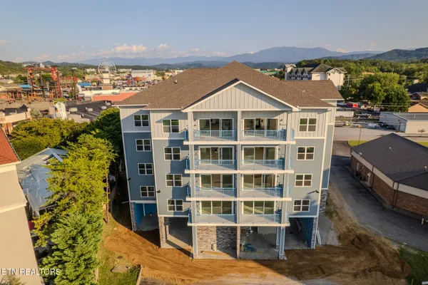 $365,000 | 129 Sugarfoot Way, Unit 203, Pigeon Forge, TN 37863