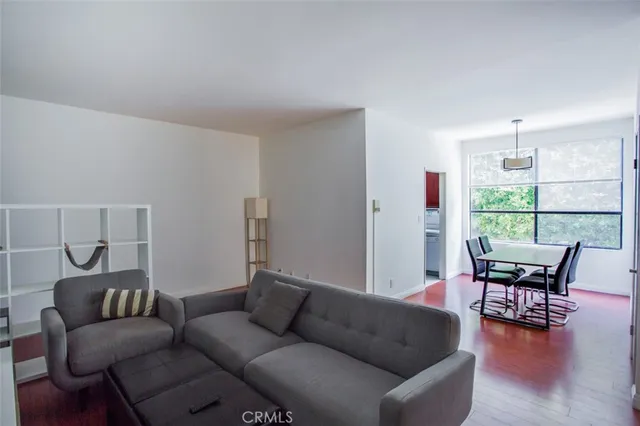 $2,980 | 3261 Sawtelle Boulevard, Unit 104, Los Angeles, CA 90066