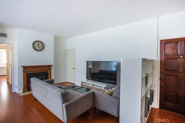 $2,980 | 3261 Sawtelle Boulevard, Unit 104, Los Angeles, CA 90066