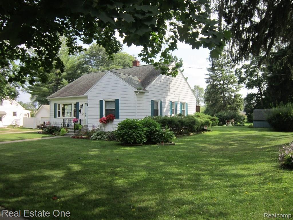 335 Maple Street Howell, MI 48843 - Photo 39 of 47 large side yard.jpg