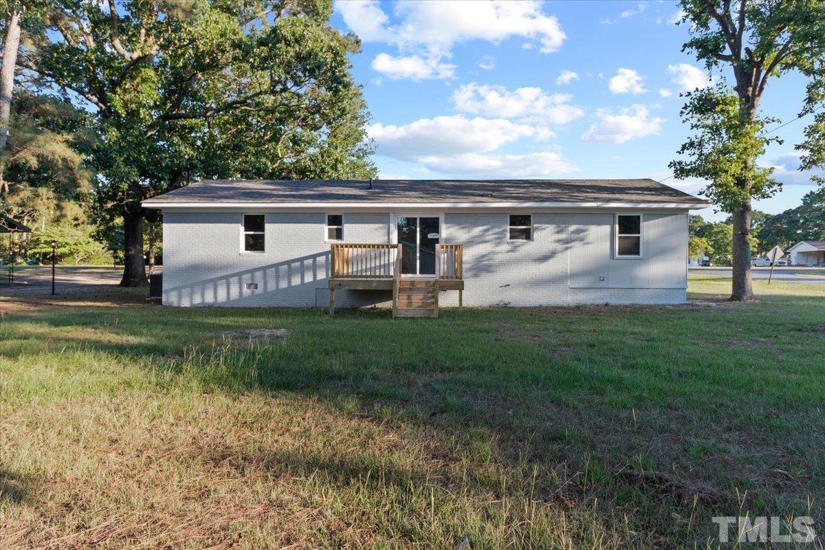 633 Outlaw Road Dudley, NC 28333 - Photo 5 of 28 a front view of house with yard and green space