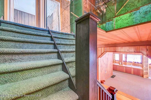 a view of a house with backyard and trees