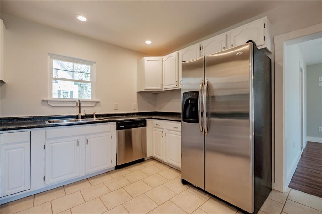131 Rochester Street Westbrook, ME 04092 - Photo 5 of 33 Photo