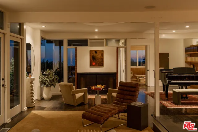 $3,295,000 | 1340 North Tigertail Road, Los Angeles, CA 90049