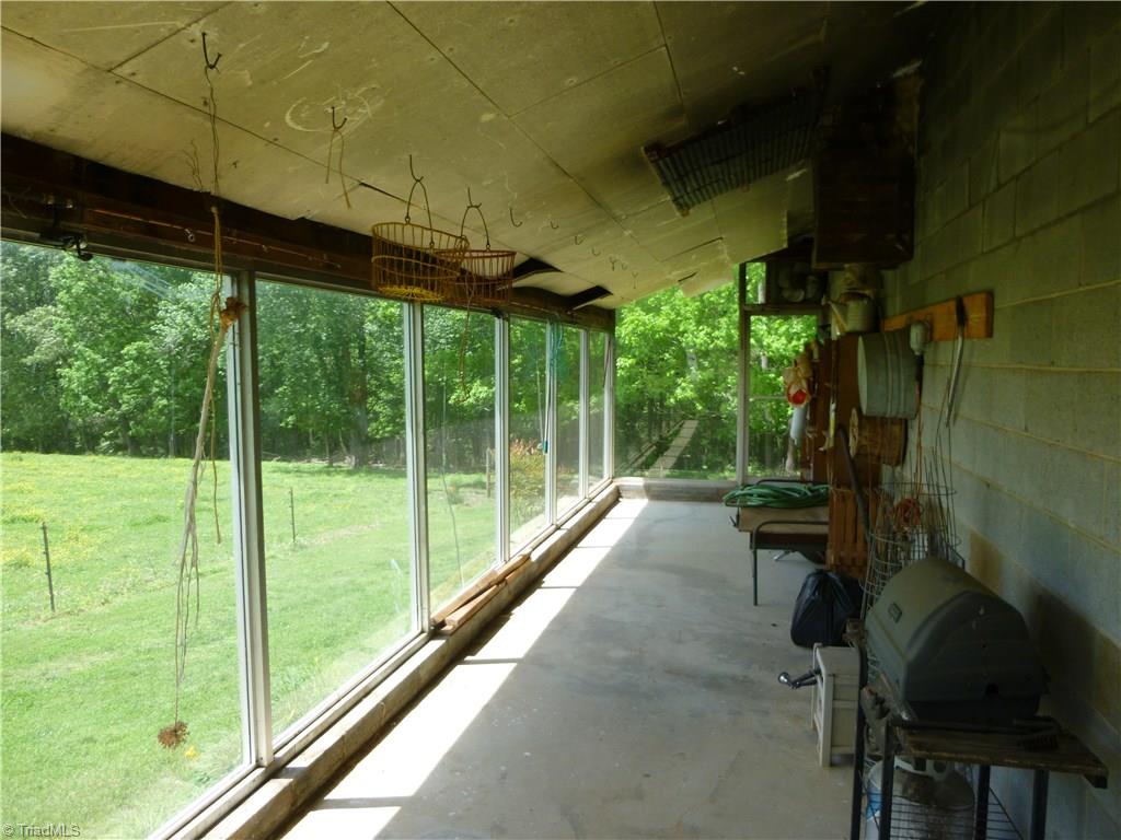 1476 Barker Road Roaring River, NC 28669 - Photo 17 of 29 Greenhouse.