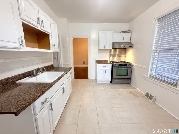 $2,100 | 517 Brooks Street, Bridgeport, CT 06608