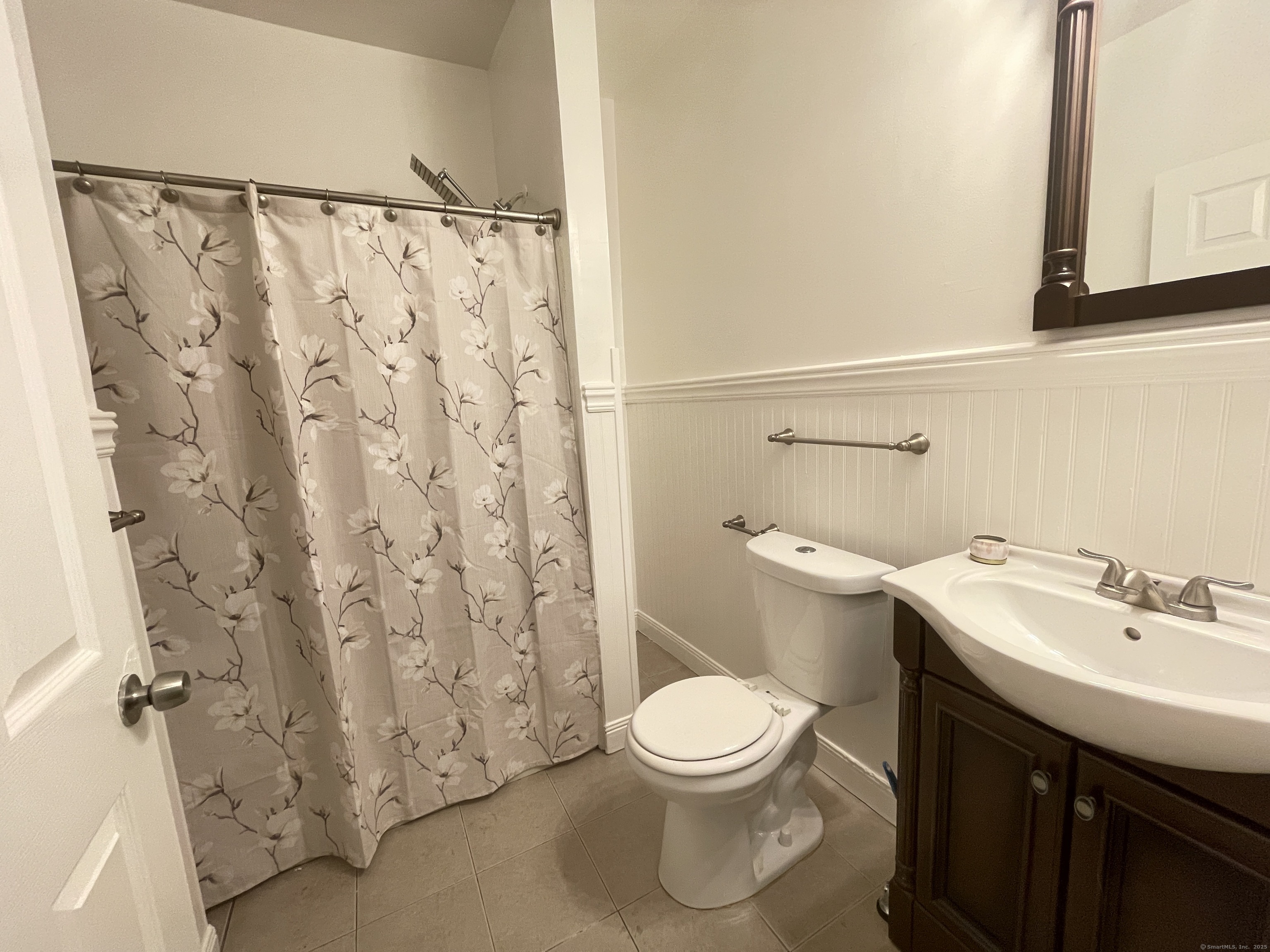 517 Brooks Street Bridgeport, CT 06608 - Photo 8 of 15 Full Bathroom